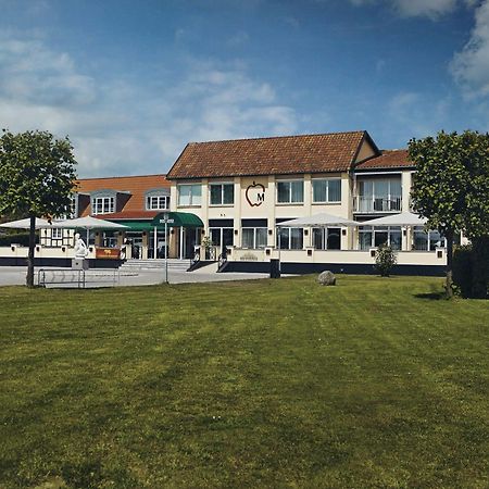 Molskroen Strandhotel エーベルトフト エクステリア 写真