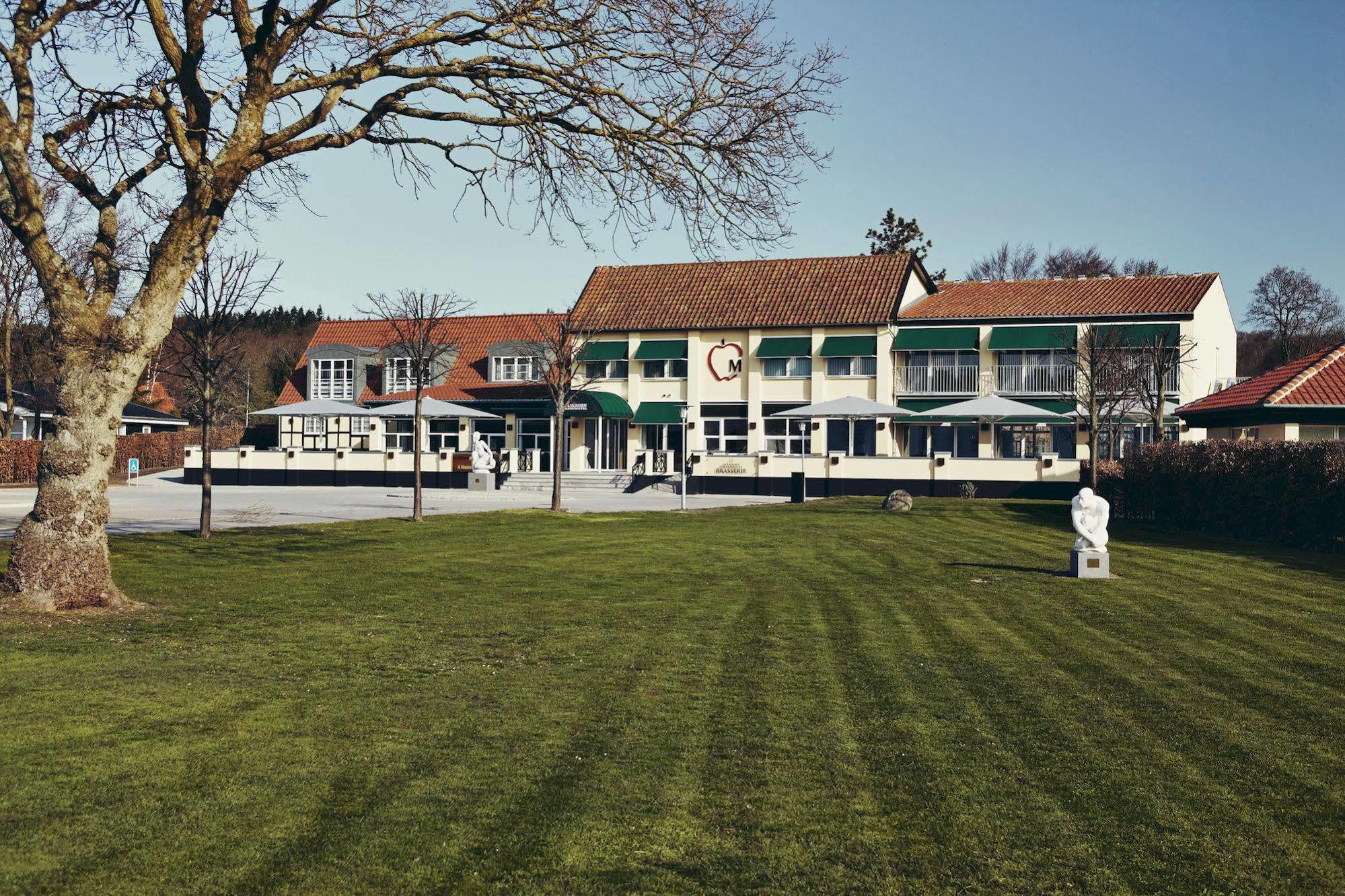 Molskroen Strandhotel エーベルトフト エクステリア 写真